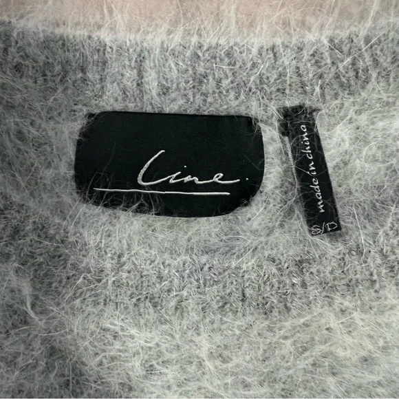 Line Knitwear Fuzzy Gray Blouse - Picture 3 of 6